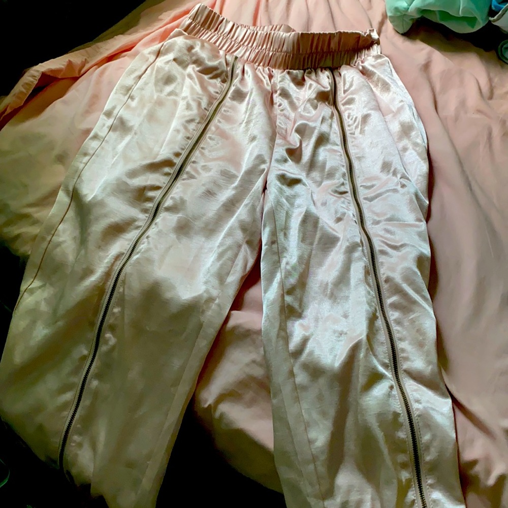Pink pants with zipper on legs